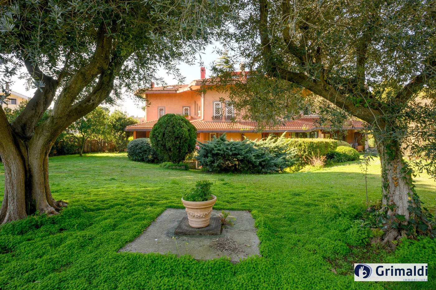 Villa Bifamiliare con giardino a Roma