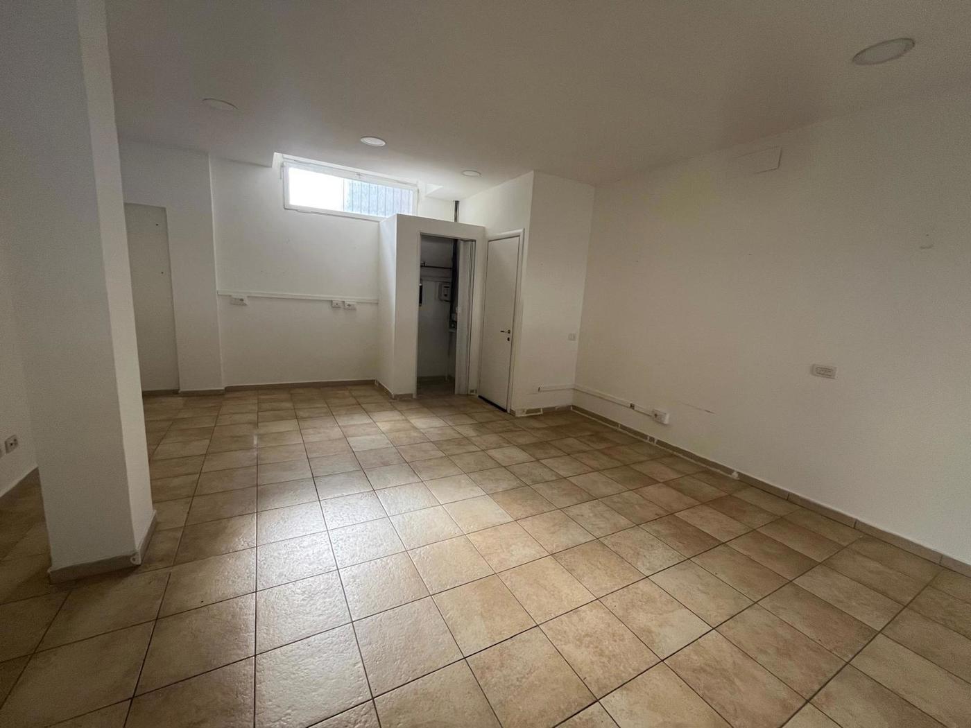 Negozio in affitto a Roma