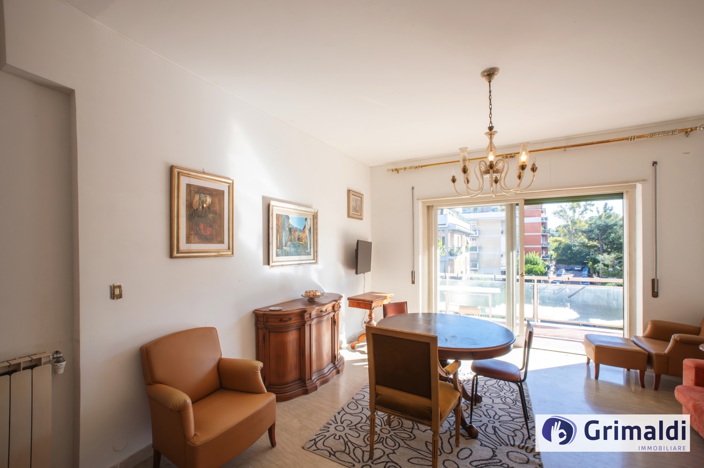 Trilocale con box a Roma