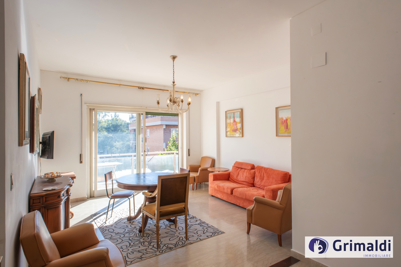 Trilocale con box a Roma