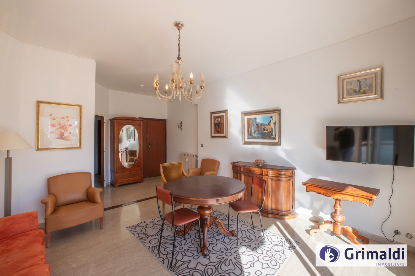 Trilocale con box a Roma