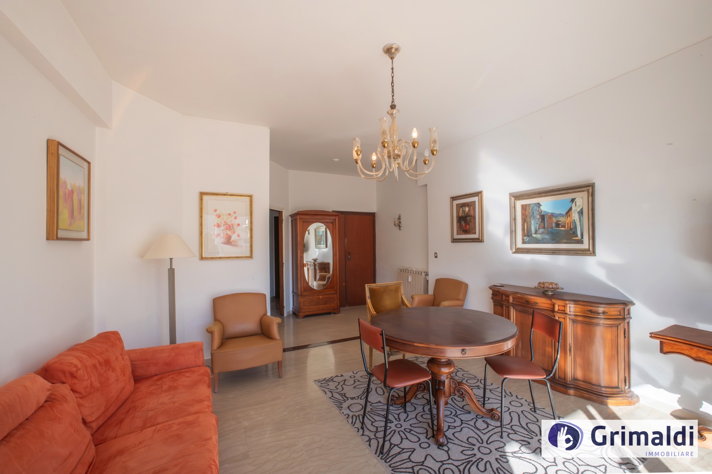 Trilocale con box a Roma