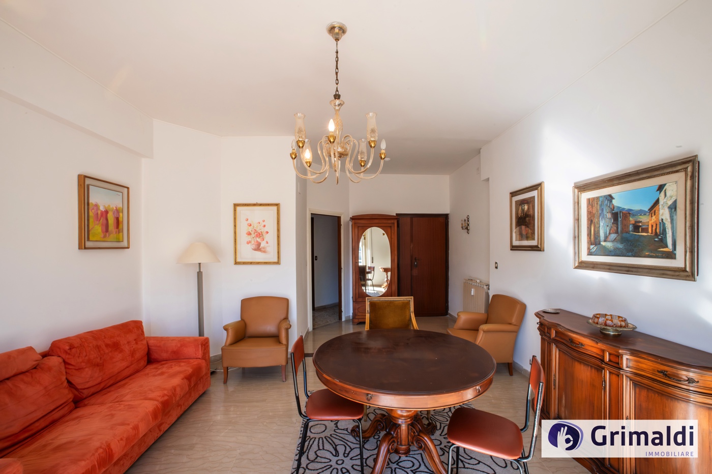 Trilocale con box a Roma