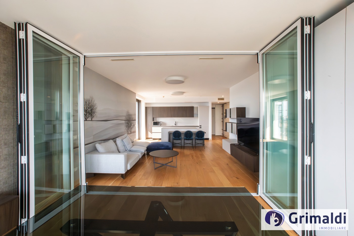 Trilocale con box a Roma