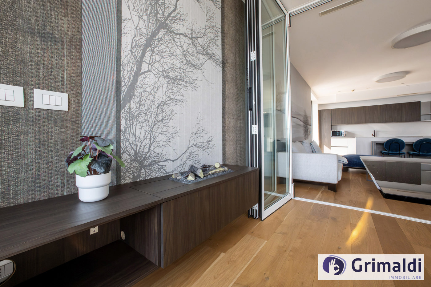 Trilocale con box a Roma