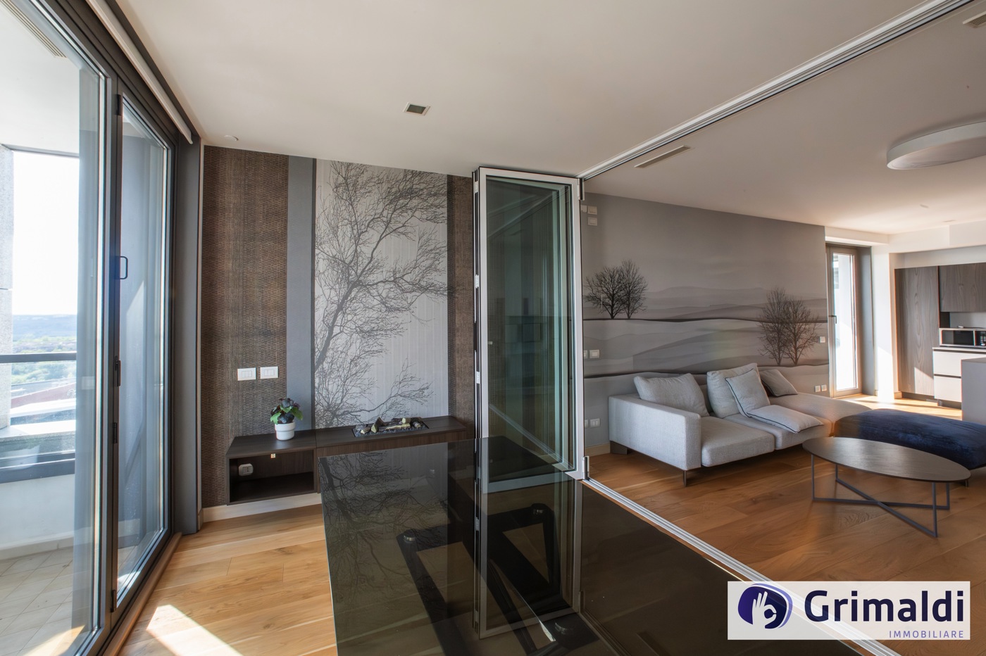 Trilocale con box a Roma