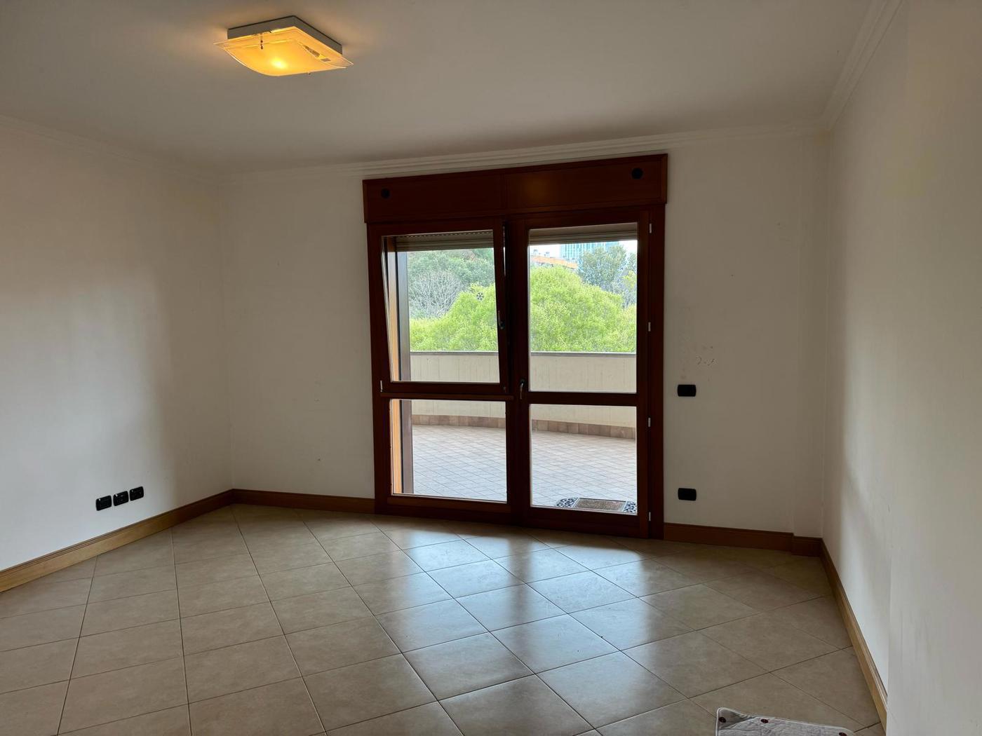 Bilocale con box a Roma