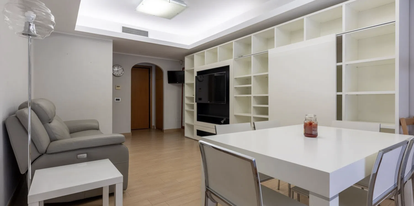 Trilocale con box a Roma