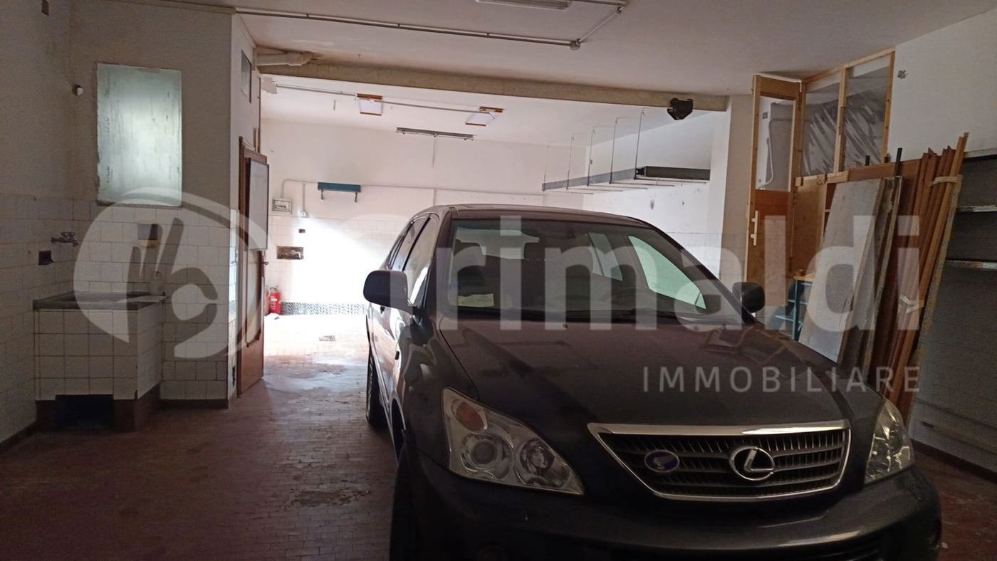 Magazzino in affitto a Roma