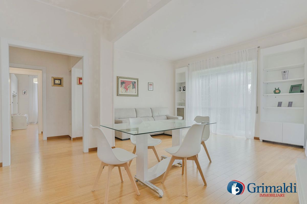 Quadrilocale arredato in affitto a Roma