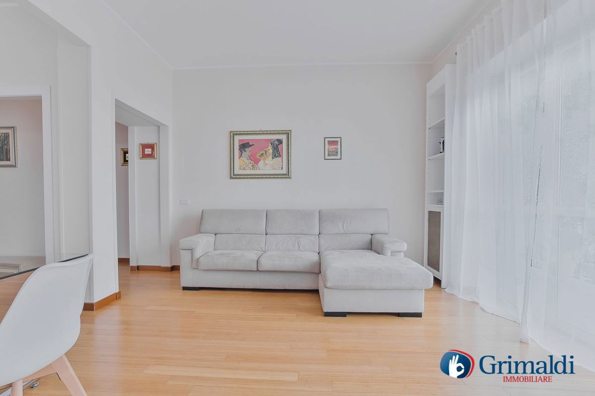 Quadrilocale arredato in affitto a Roma