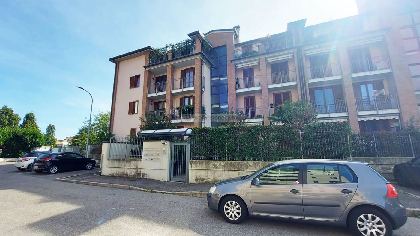Bilocale con box a Seregno
