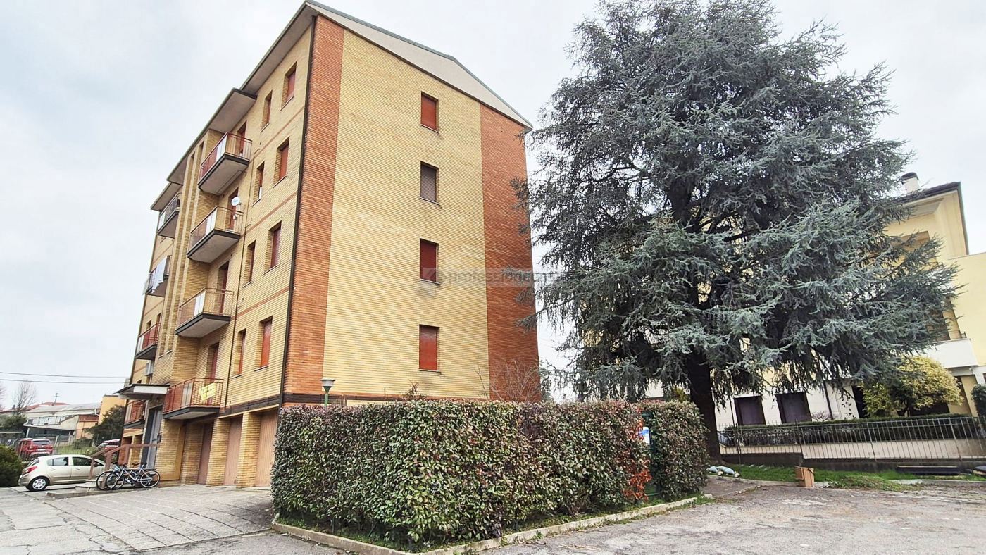 Trilocale con box a Giussano