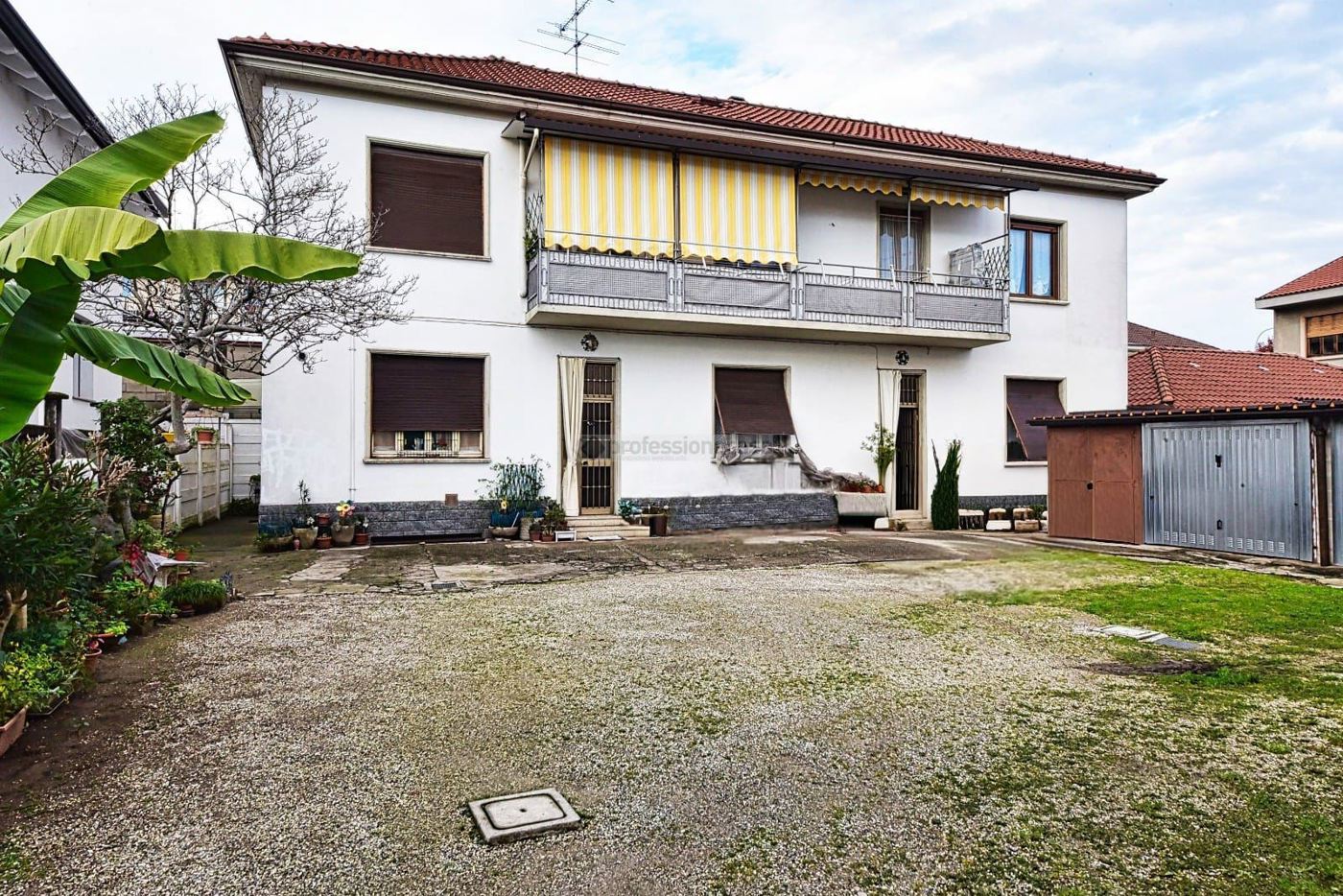 Trilocale con box a Desio