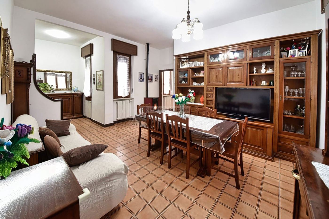 Trilocale con box a Desio