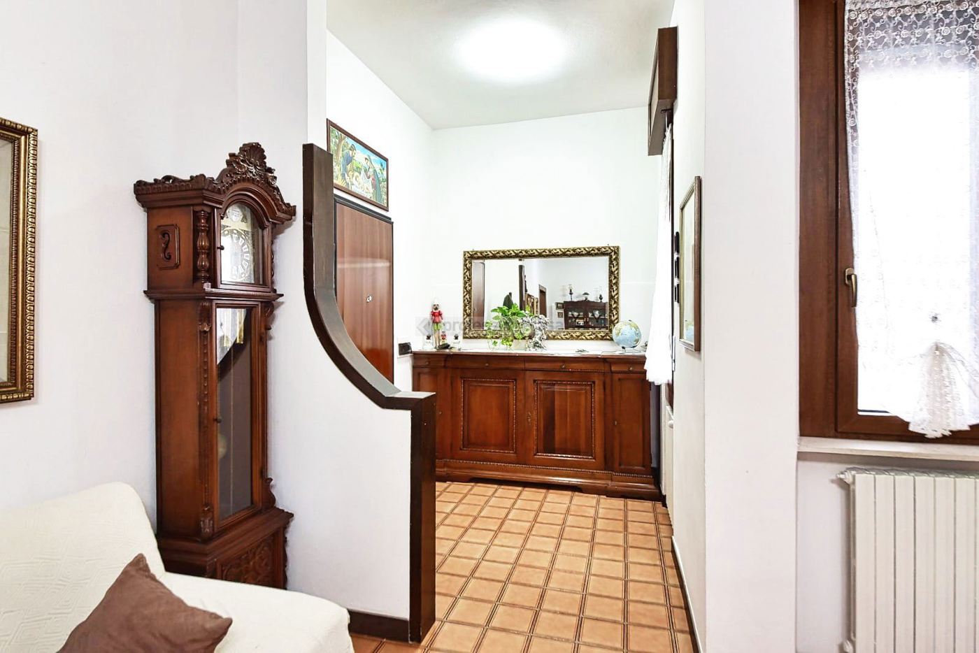 Trilocale con box a Desio