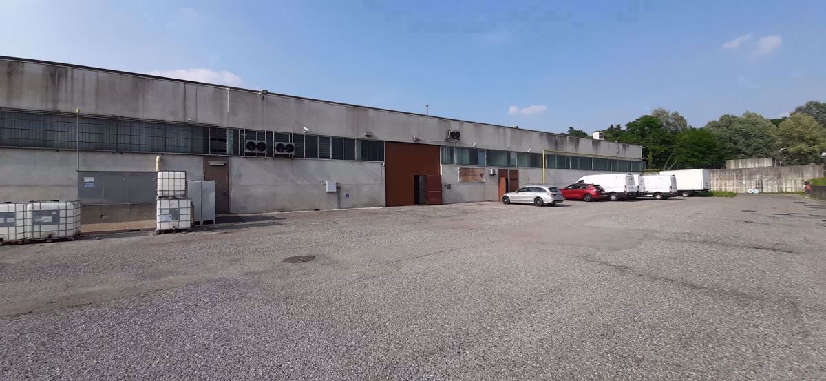 Capannone in affitto a Senna Comasco