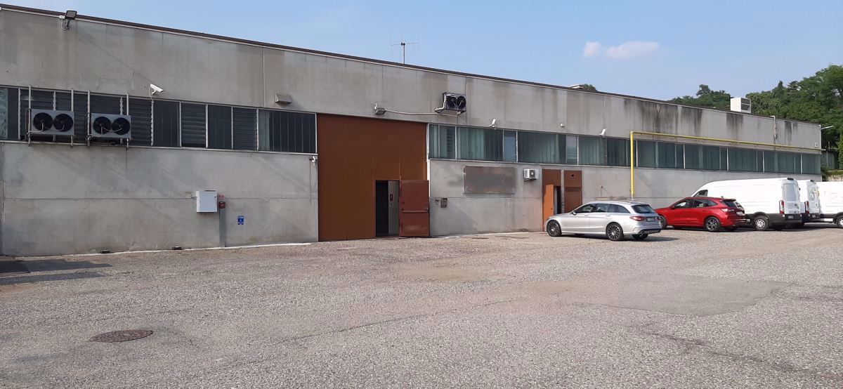Capannone in affitto a Senna Comasco
