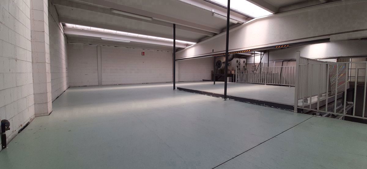 Capannone in affitto a Senna Comasco