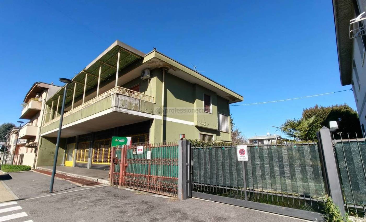 Casa indipendente con box doppio a Cesano Maderno