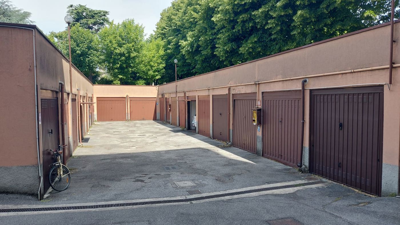 Box/Garage 14mq in vendita a Desio
