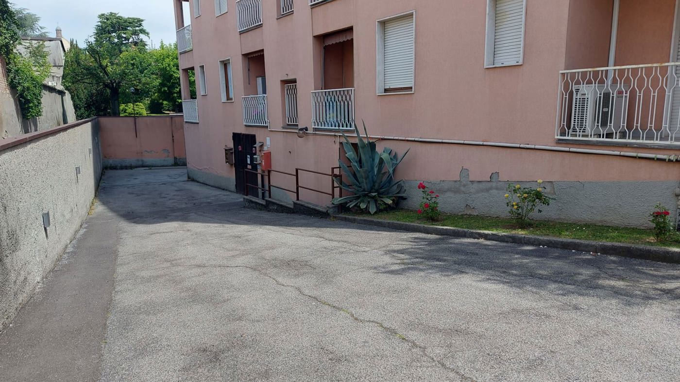 Box/Garage 14mq in vendita a Desio