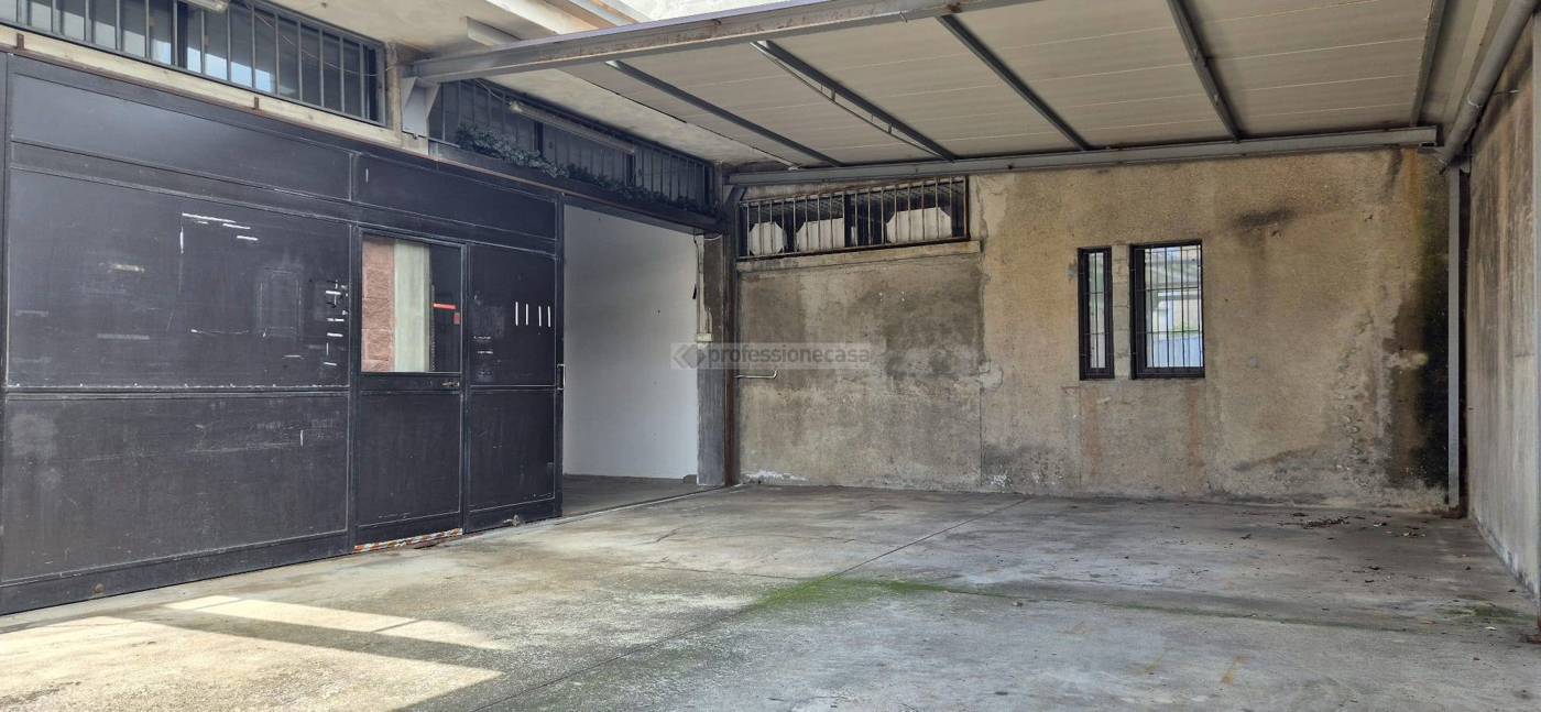 Capannone in vendita a Desio