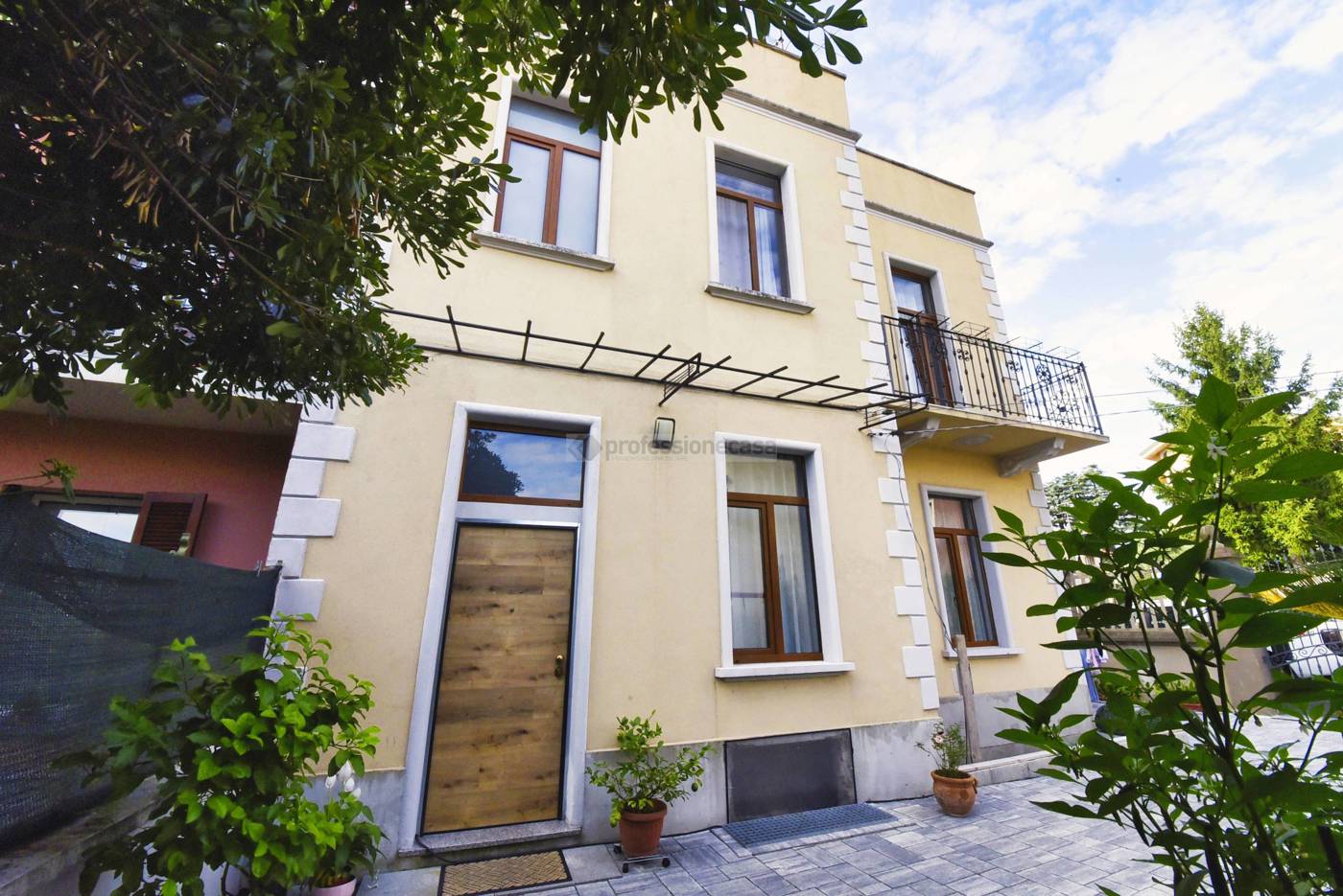 Villa con box doppio a Desio