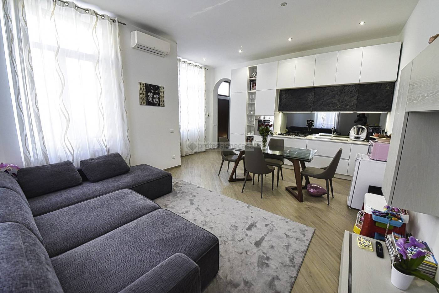 Villa con box doppio a Desio
