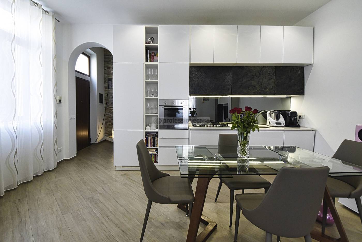 Villa con box doppio a Desio