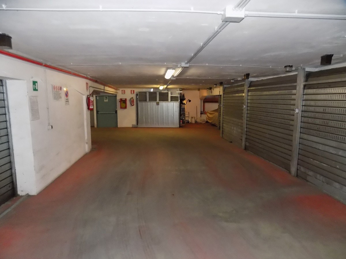 Box/Garage 35mq in affitto a Roma