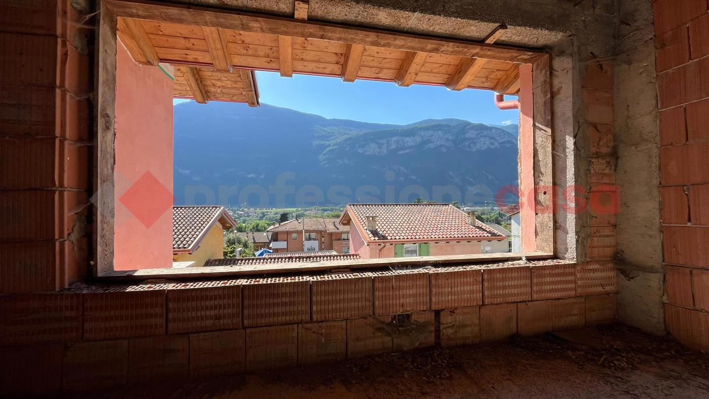 Villa con giardino a Dolc�