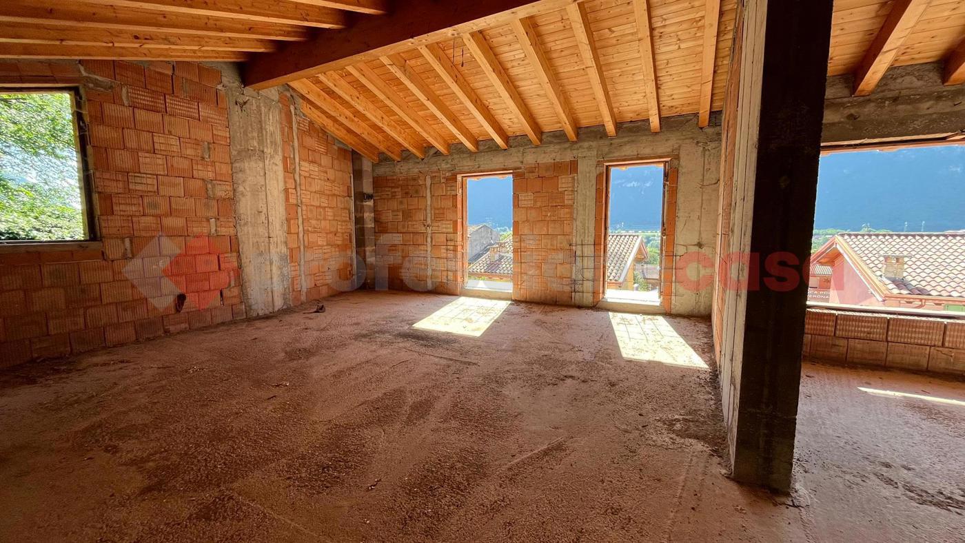 Villa con giardino a Dolc�