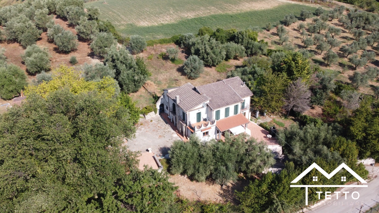 Villa in vendita a Tarano