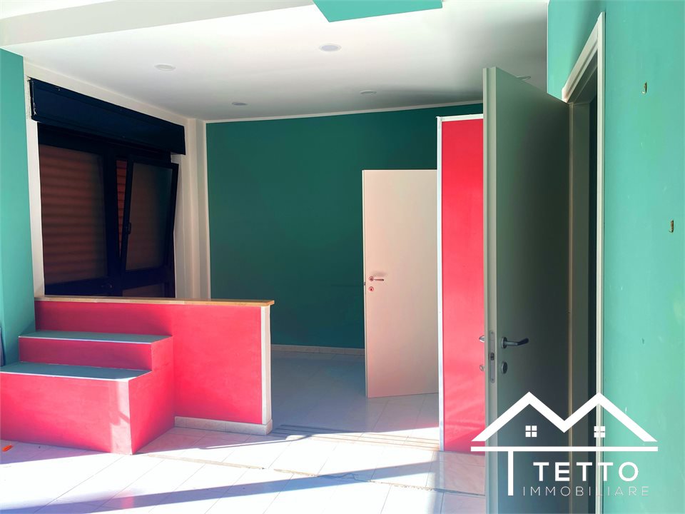 Locale commerciale in affitto a Forano