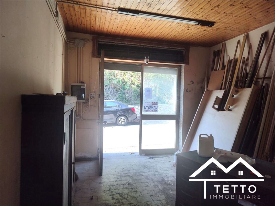 Locale commerciale in vendita a Stimigliano