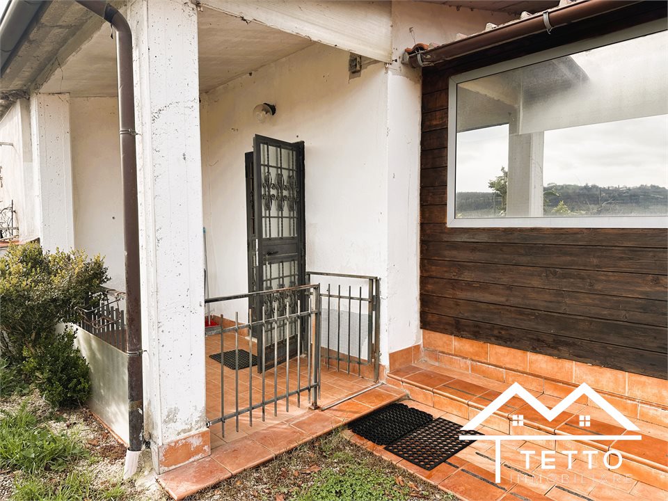 Casa indipendente in affitto a Tarano