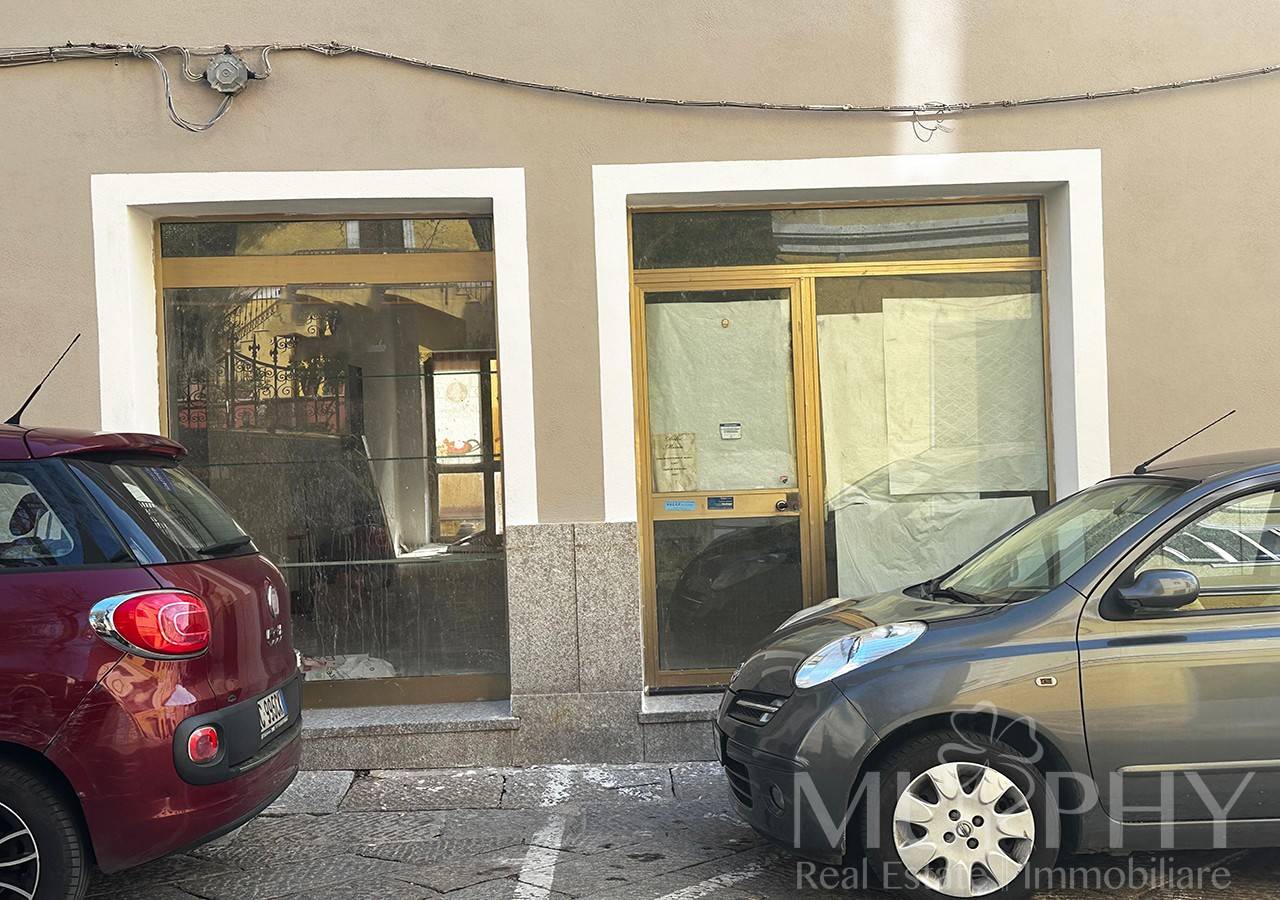 Locale Commerciale in vendita a La Maddalena, Due Strade