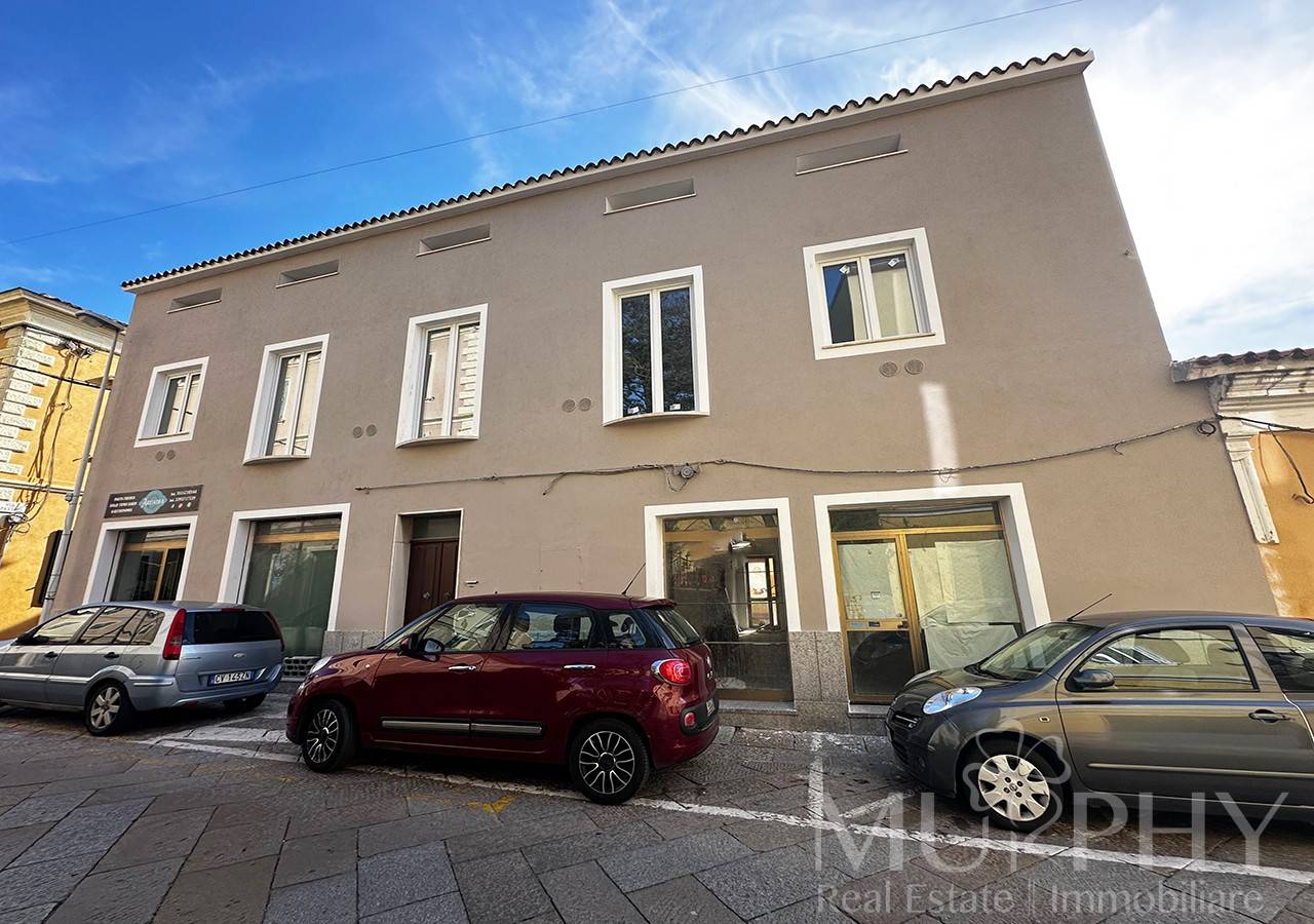 Locale Commerciale in vendita a La Maddalena, Due Strade