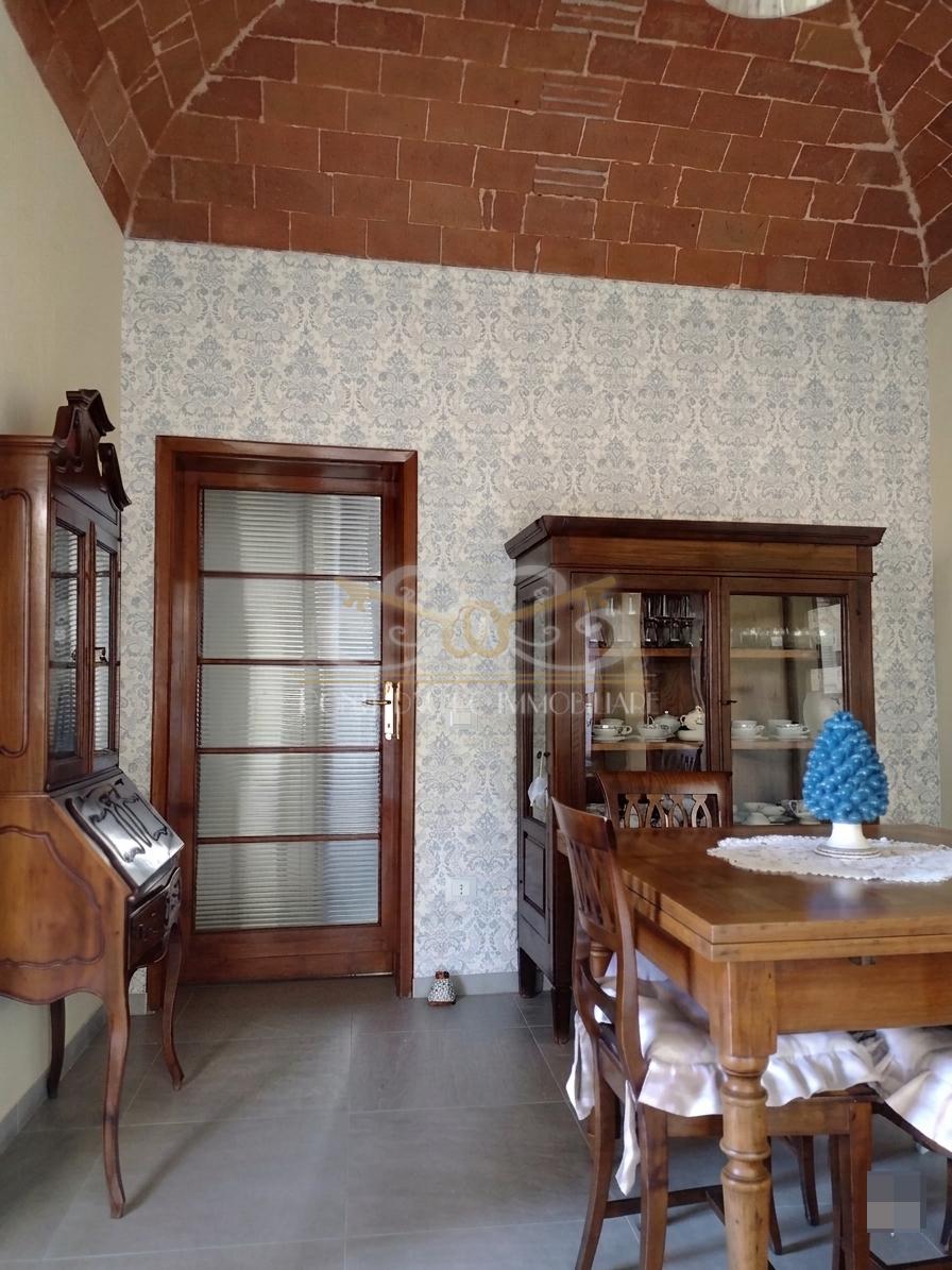 Appartamento con terrazzo a Cascina