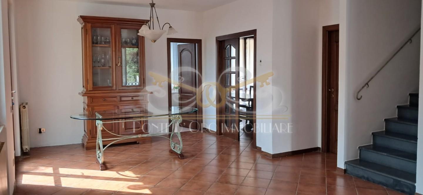 Villa Bifamiliare con giardino, Vecchiano migliarino