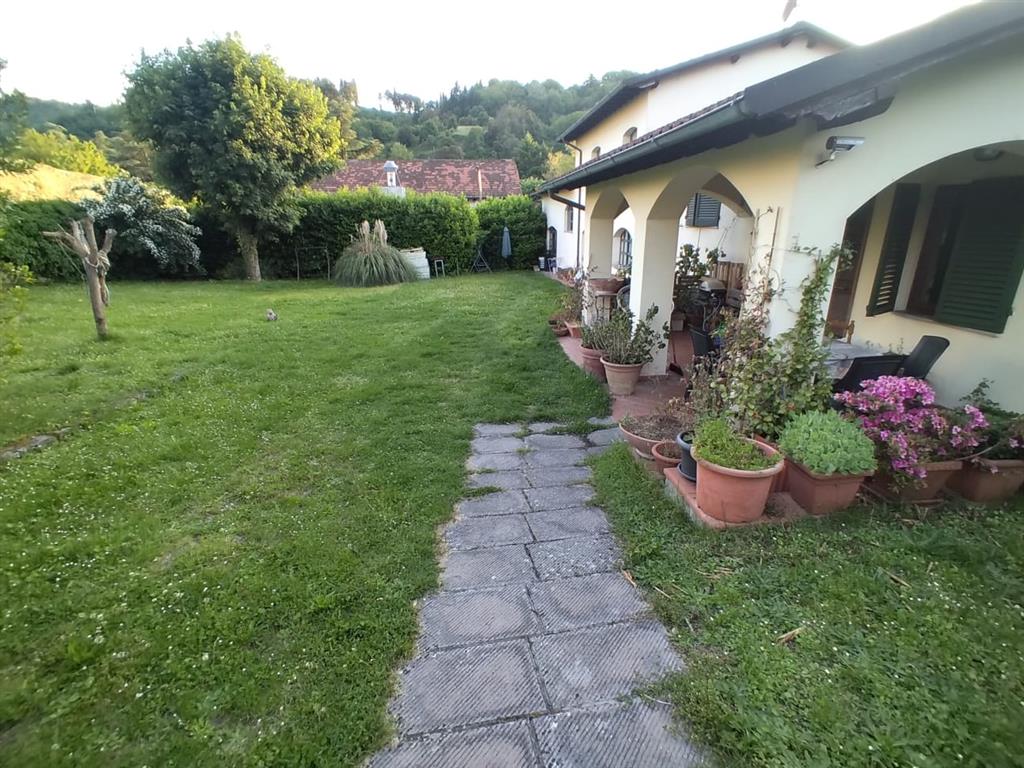 Villa con giardino, Stia semicentrale