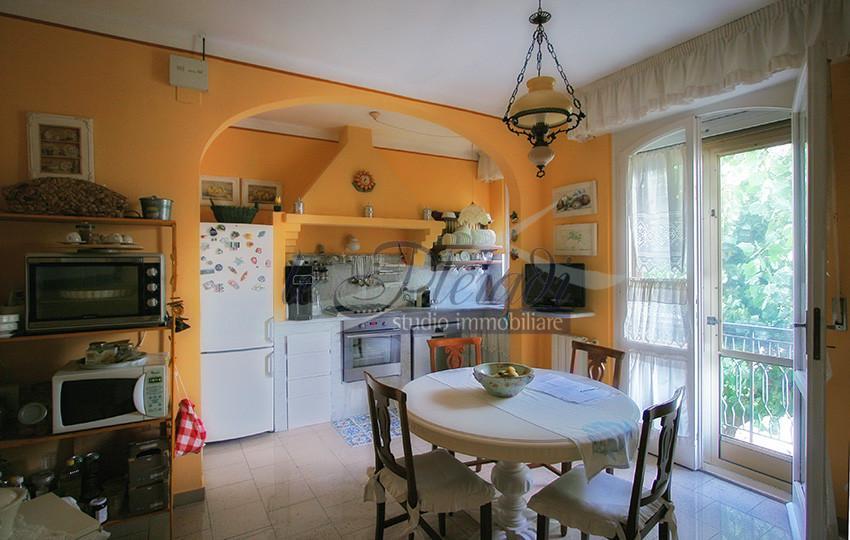 Villa Bifamiliare con giardino a Collesalvetti