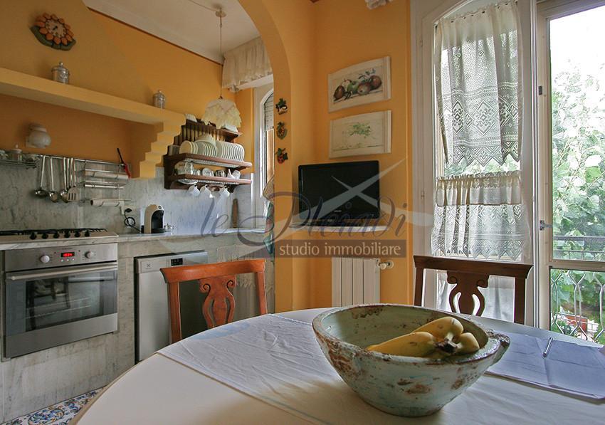 Villa Bifamiliare con giardino a Collesalvetti