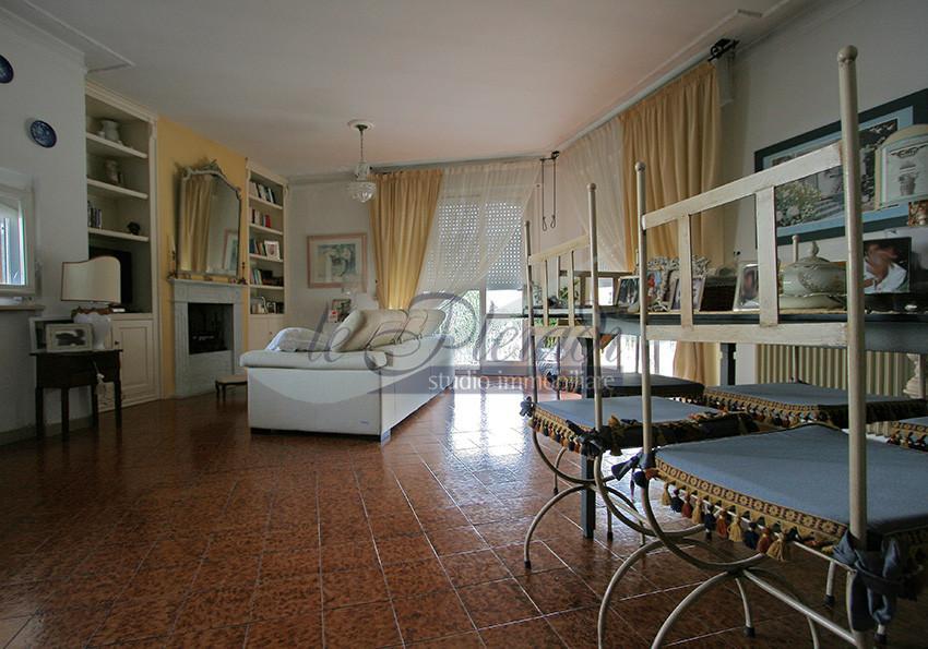 Villa Bifamiliare con giardino a Collesalvetti