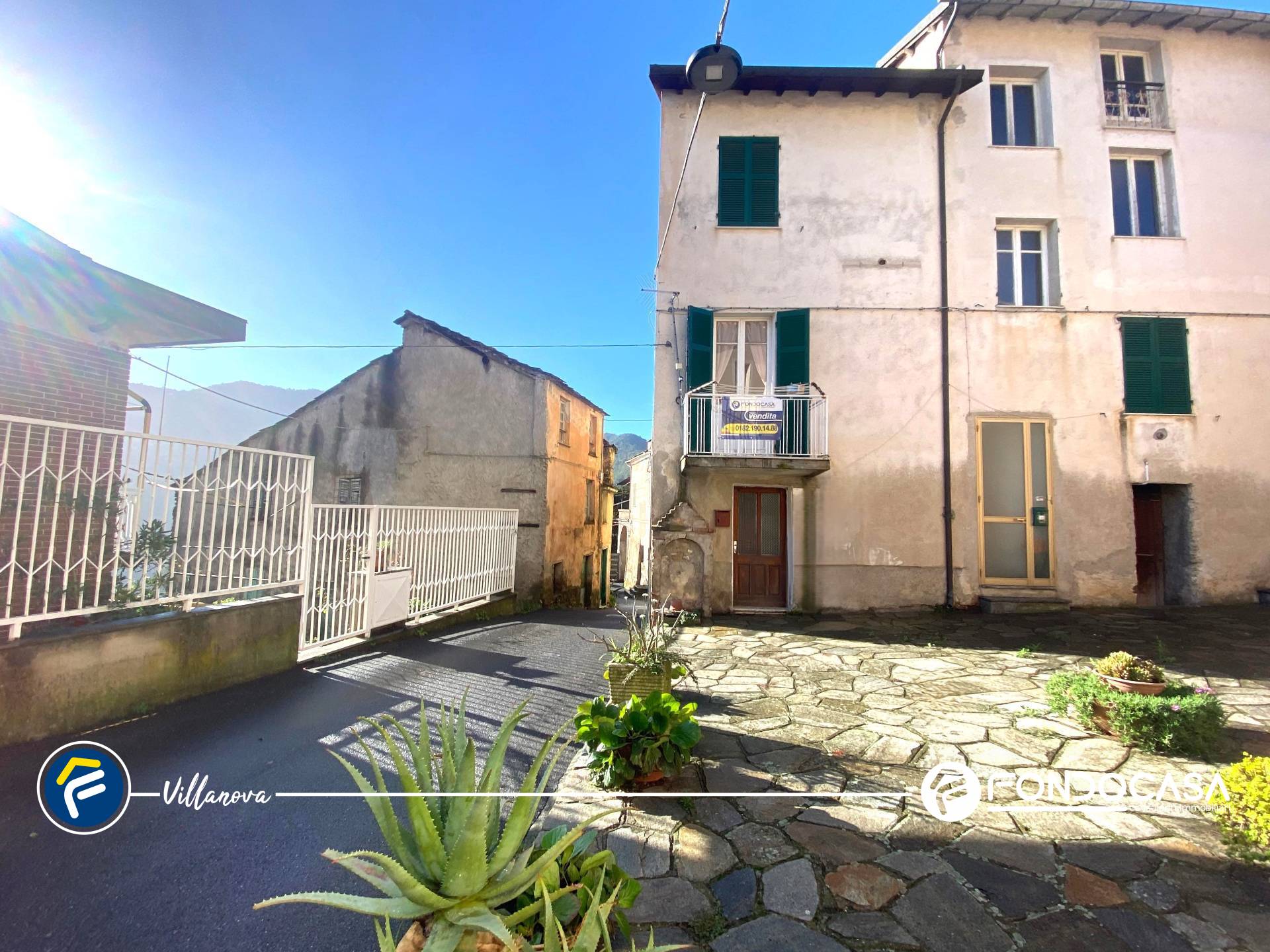 Casa indipendente con terrazzo a Casanova Lerrone