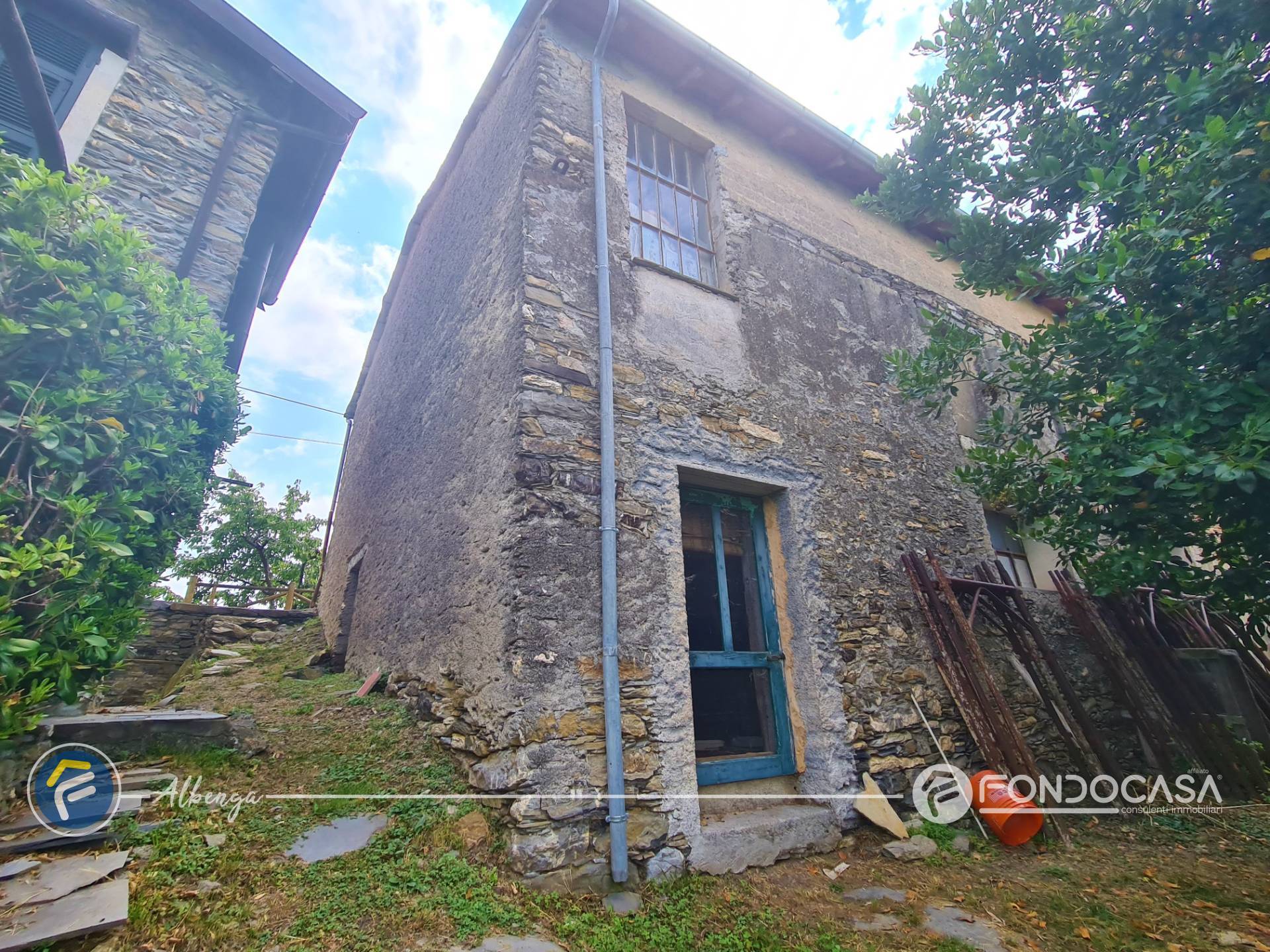 Casale di campagna in vendita a Onzo