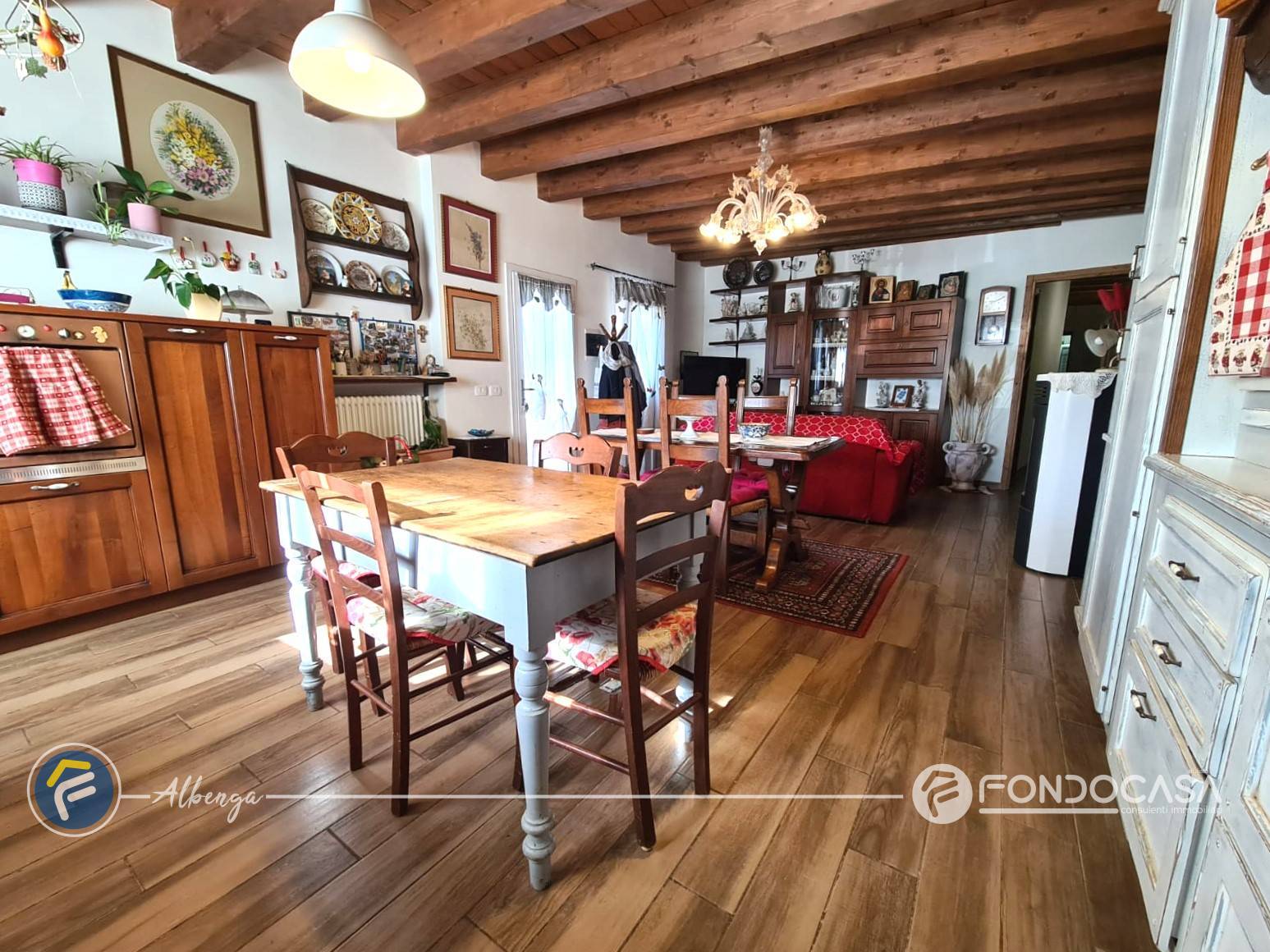 Villa in vendita a Cisano sul Neva