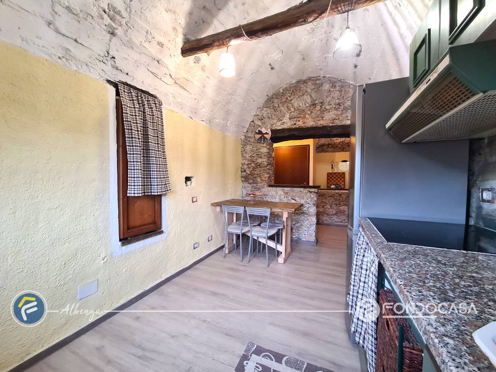 Abitazioni tipiche storiche in vendita a Cisano sul Neva