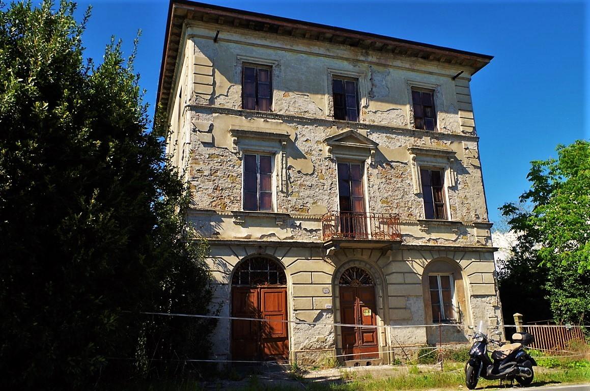 Stabile/Palazzo con giardino, Lucca nozzano